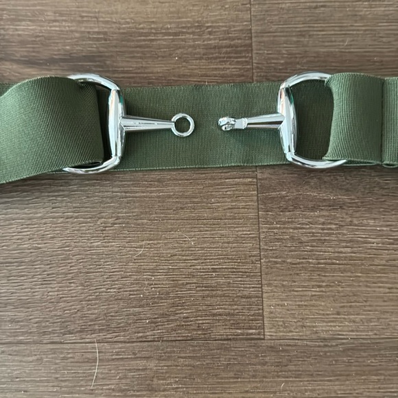 🐴 NWOT Woman's Green Elastic Snaffle Bit Belt - Adjustable. One size 🐴 - Picture 3 of 4